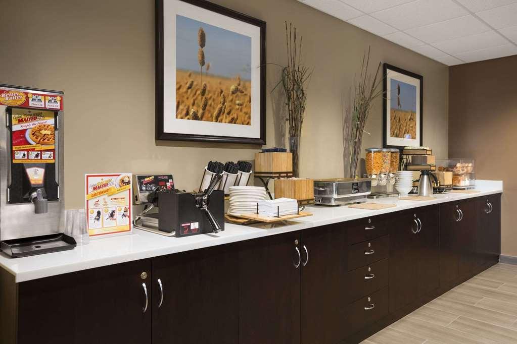 Microtel Inn And Suites By Wyndham Weyburn Удобства фото