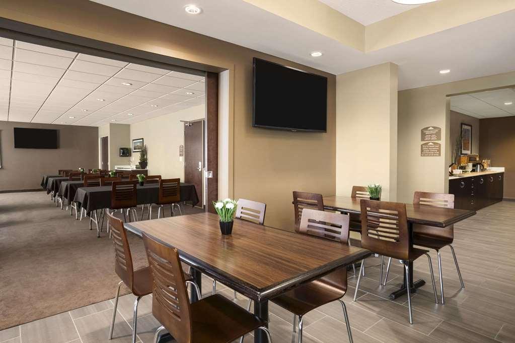 Microtel Inn And Suites By Wyndham Weyburn Удобства фото