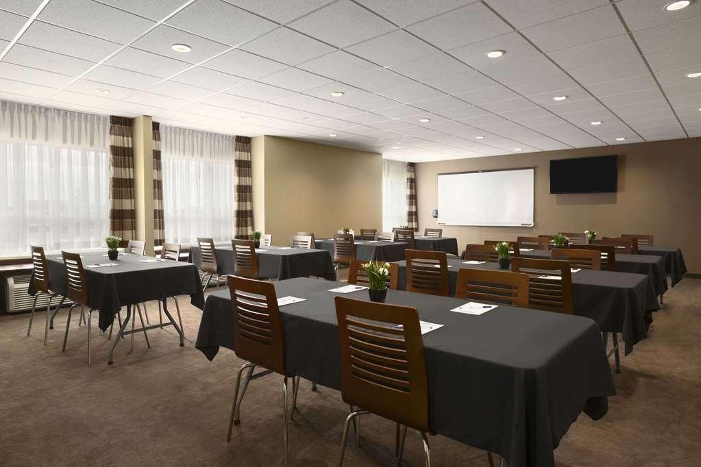 Microtel Inn And Suites By Wyndham Weyburn Удобства фото