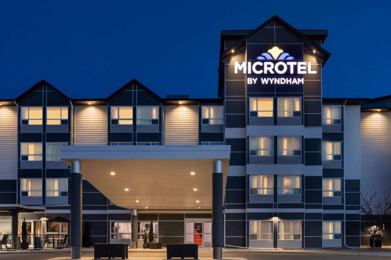 Microtel Inn And Suites By Wyndham Weyburn Экстерьер фото
