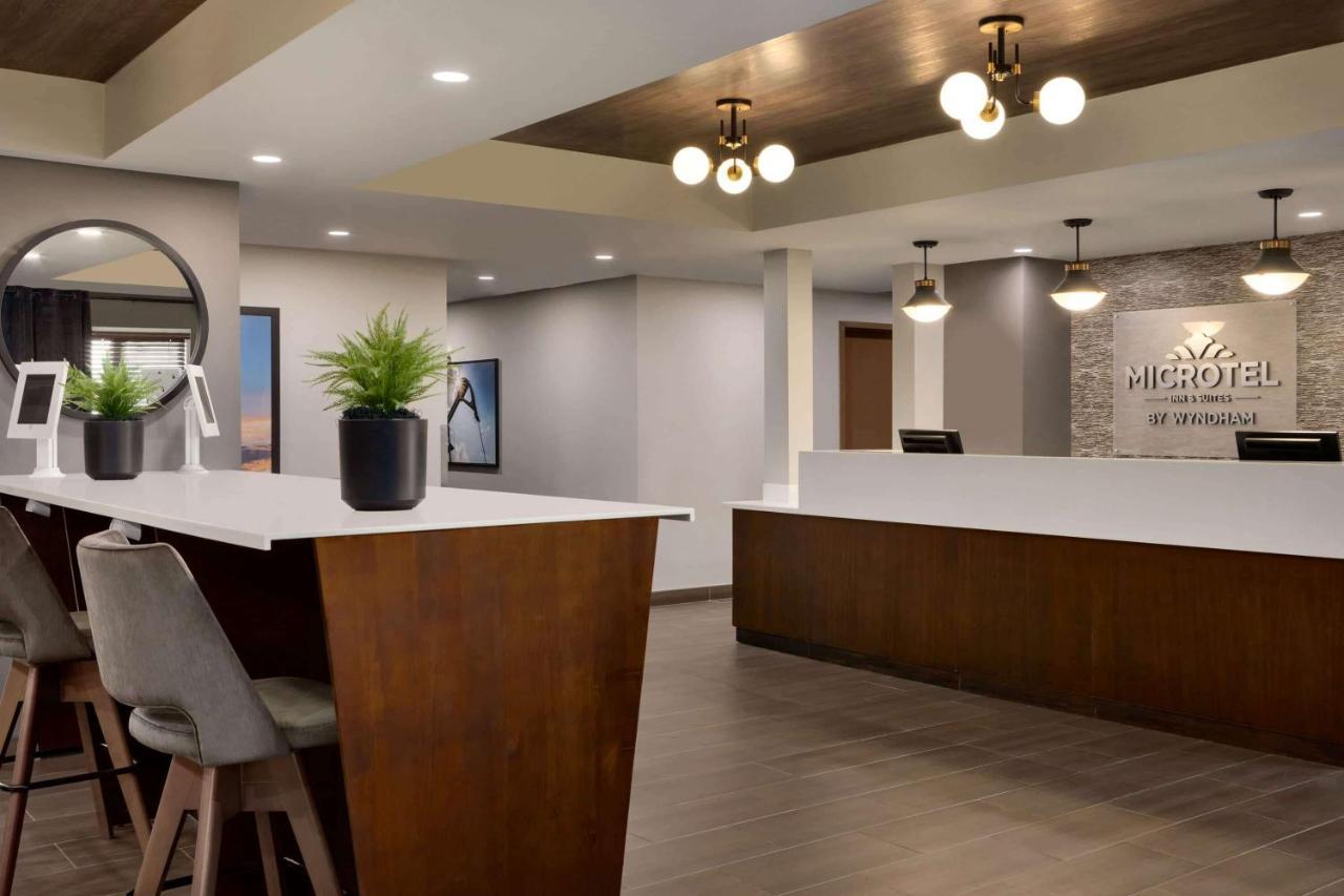 Microtel Inn And Suites By Wyndham Weyburn Экстерьер фото