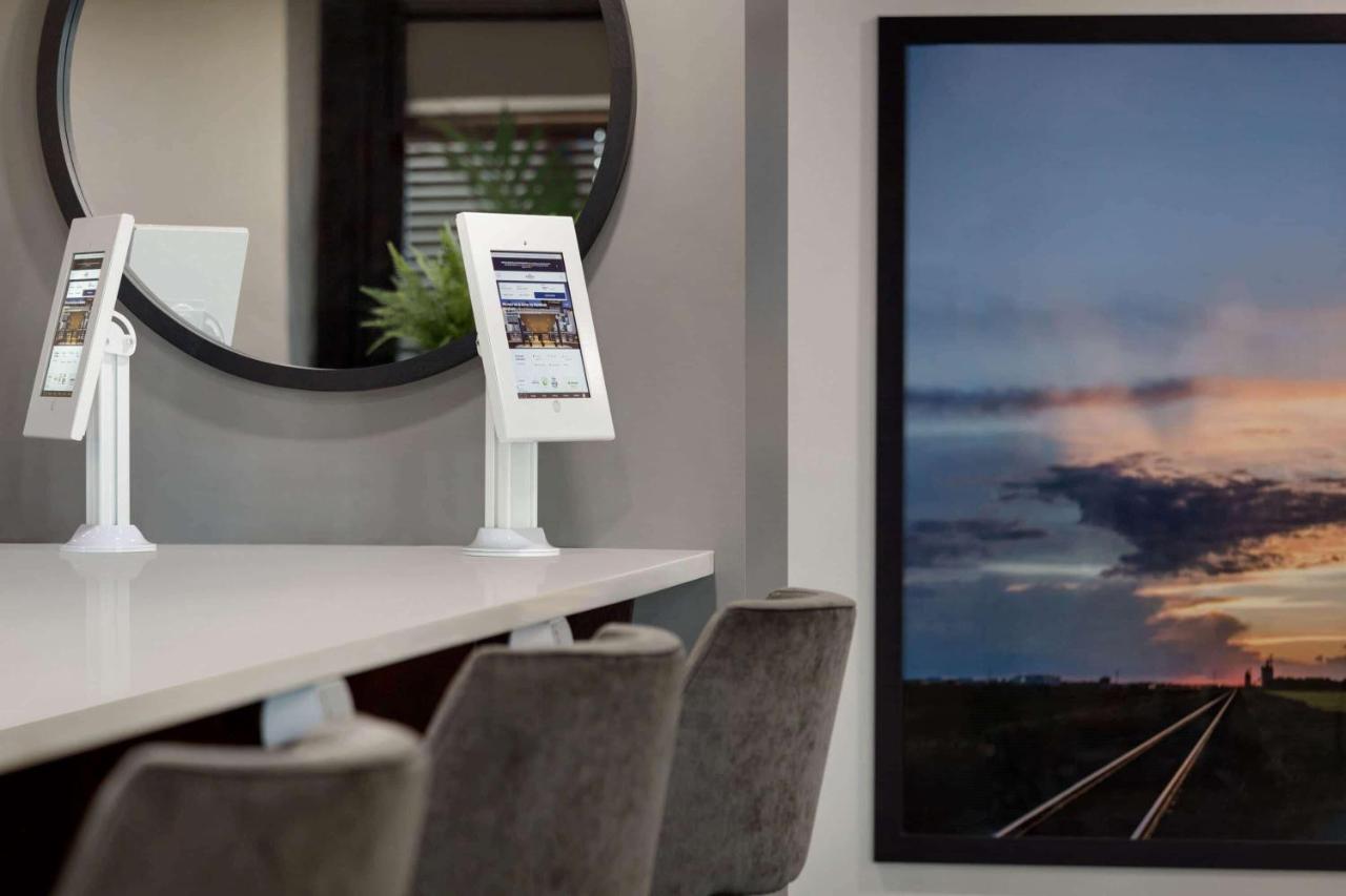 Microtel Inn And Suites By Wyndham Weyburn Экстерьер фото