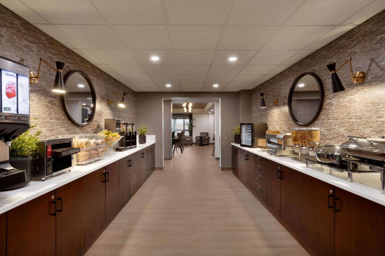 Microtel Inn And Suites By Wyndham Weyburn Экстерьер фото
