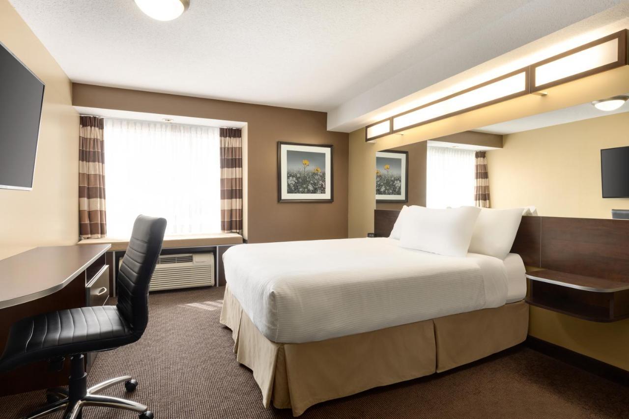 Microtel Inn And Suites By Wyndham Weyburn Экстерьер фото