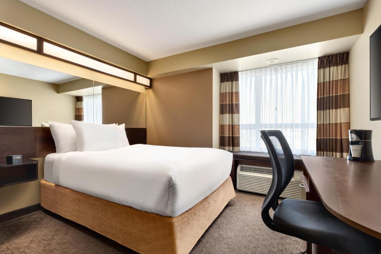 Microtel Inn And Suites By Wyndham Weyburn Экстерьер фото