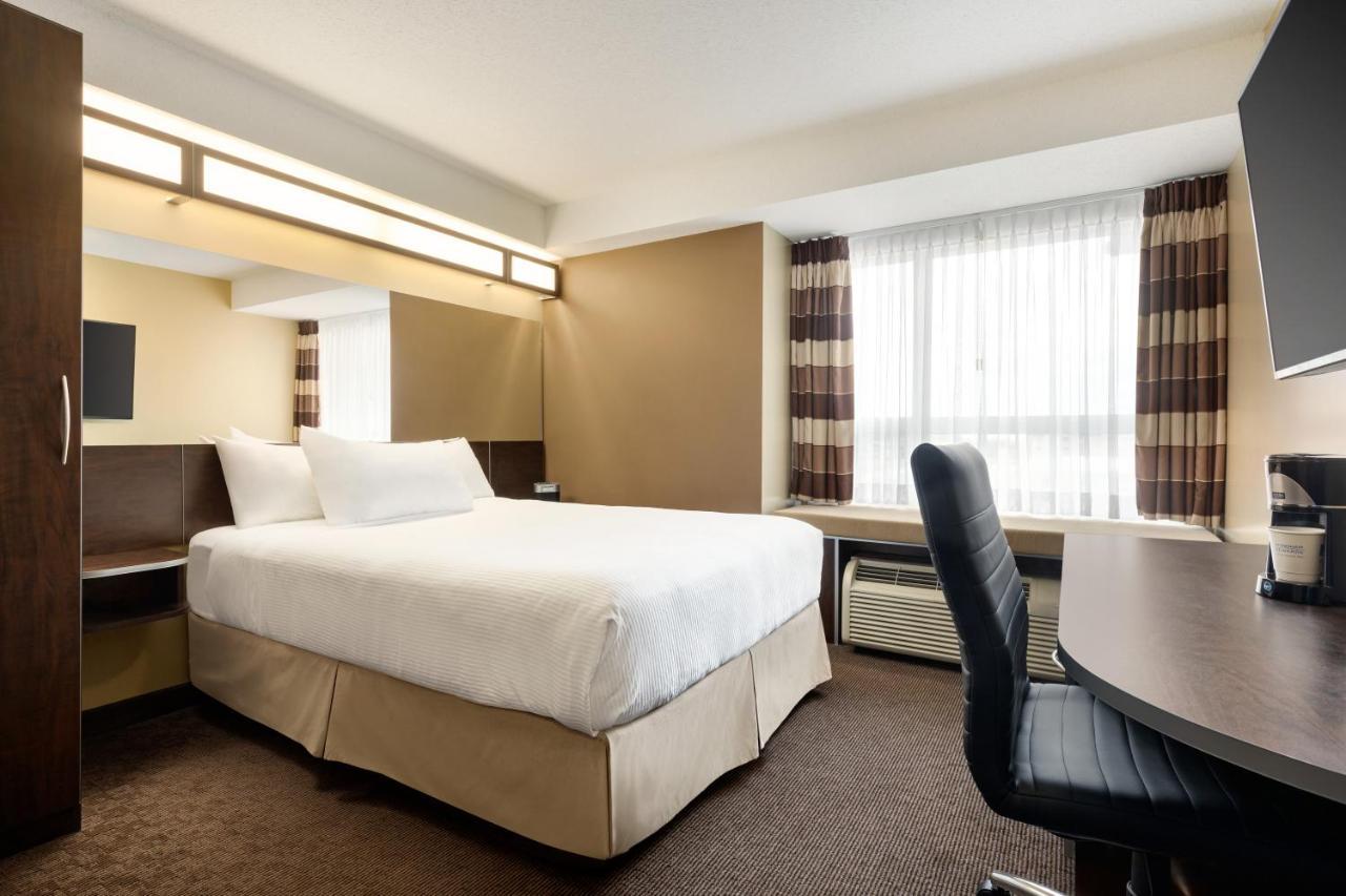 Microtel Inn And Suites By Wyndham Weyburn Экстерьер фото