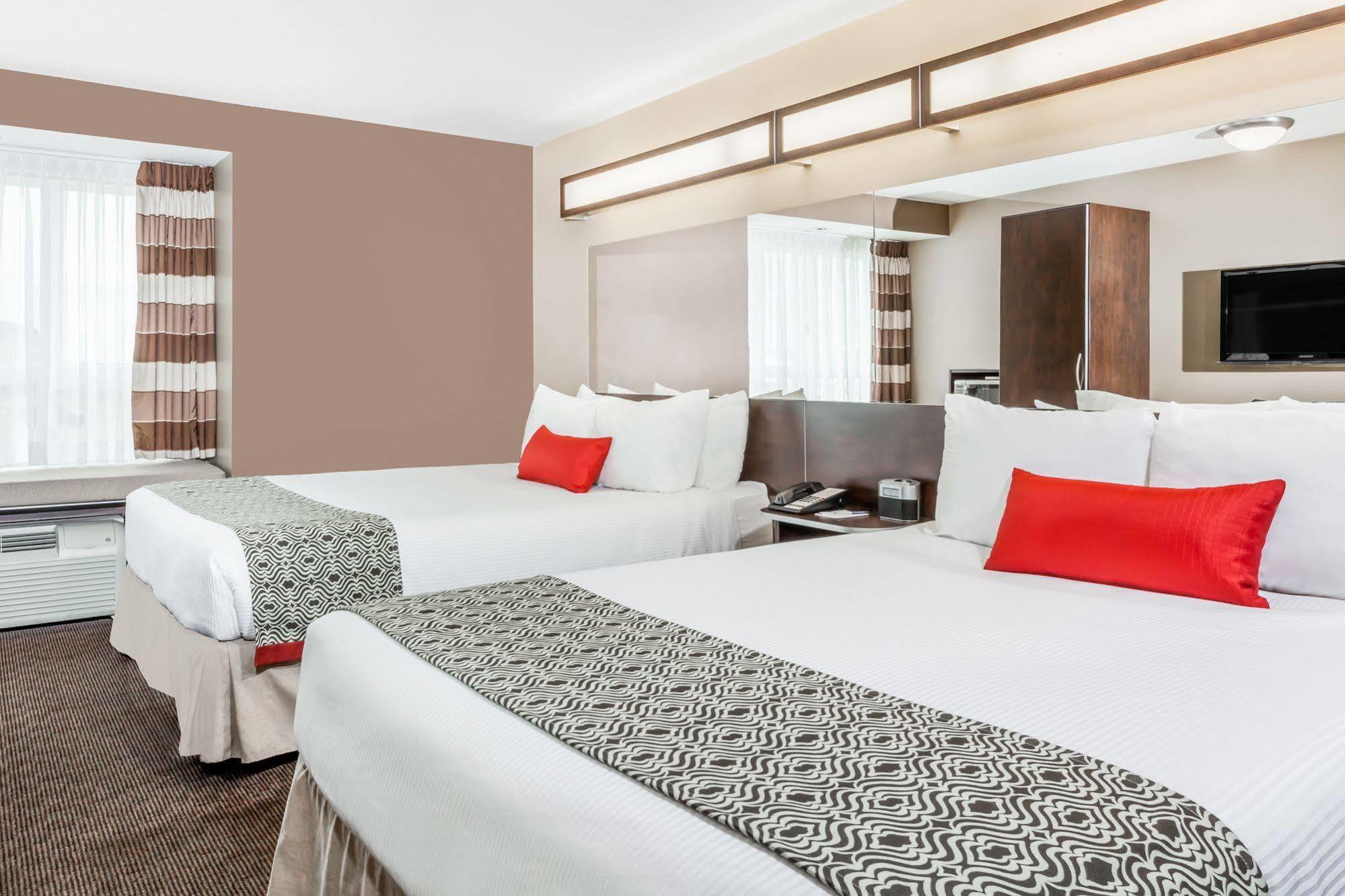 Microtel Inn And Suites By Wyndham Weyburn Экстерьер фото